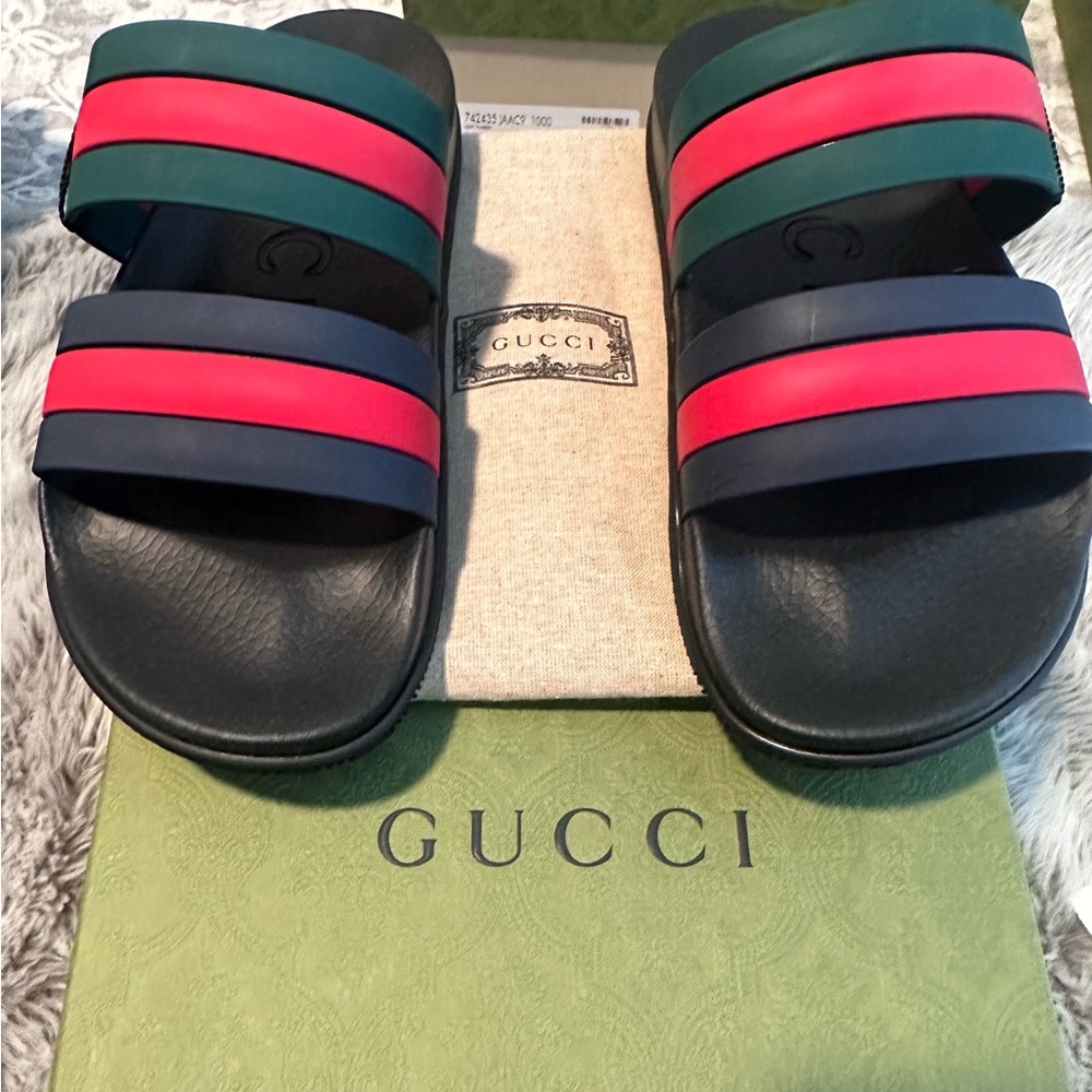 Gucci Men’s slides size 9